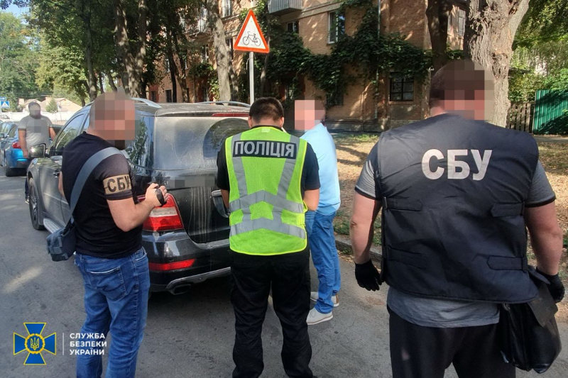 A Vinnitsa , la SBU ha smascherato più di 10 funzionari del servizio medico militare e medici che vendevano documenti agli imbroglioni