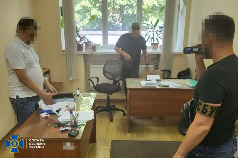 A Vinnitsa, la SBU ha denunciato più di 10 funzionari del comitato medico militare e medici che vendevano documenti agli imbroglioni 