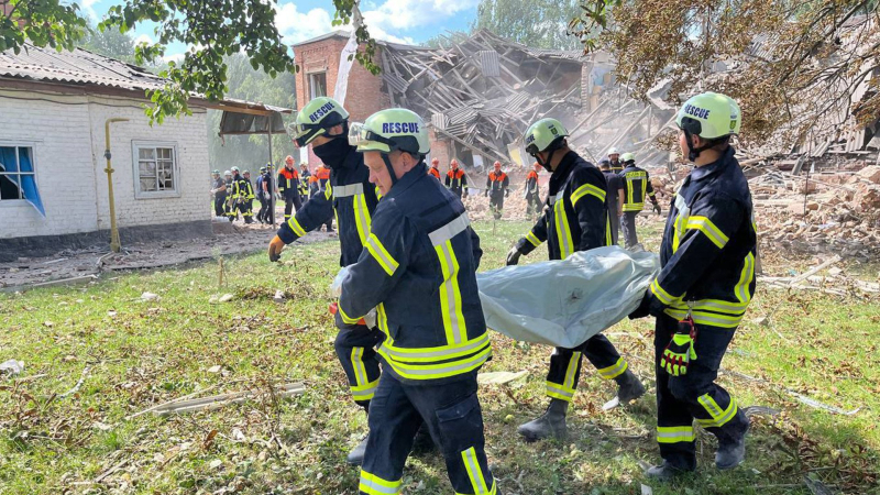 I russi hanno distrutto la scuola e ucciso due insegnanti a Romny, nella regione di Sumy - scuola del Ministero degli Affari Interni e hanno ucciso due insegnanti a Romny, nella regione di Sumy - Ministero degli Affari Interni