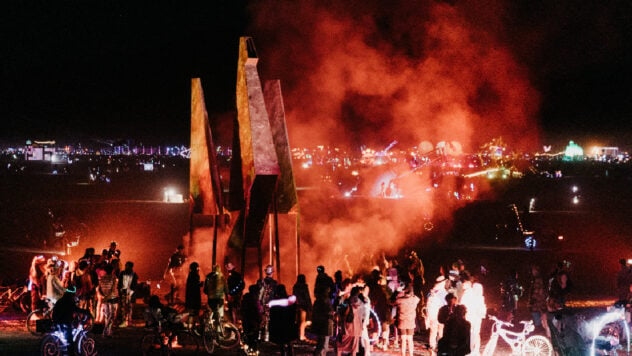 Una nazione risorta dalle ceneri: Kuleba ha condiviso un video sull'installazione ucraina al Burning Man 2023 