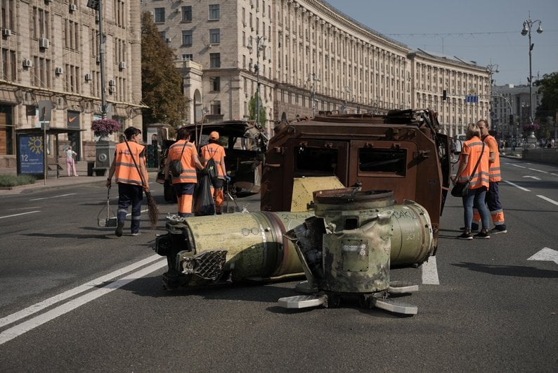 Carri armati arrugginiti e resti di missili: l'equipaggiamento militare russo è stato portato a Khreshchatyk nel Giorno dell'Indipendenza 