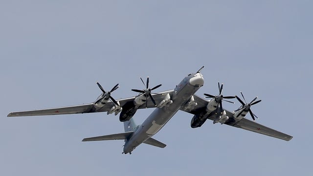 Può trasportare fino a sei missili: cosa si sa del bombardiere russo Tu-95