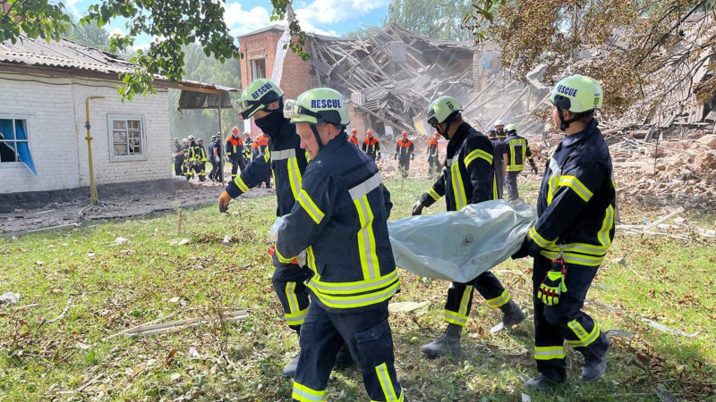 I russi hanno distrutto una scuola e ucciso due insegnanti a Romny, nella regione di Sumy — MIA