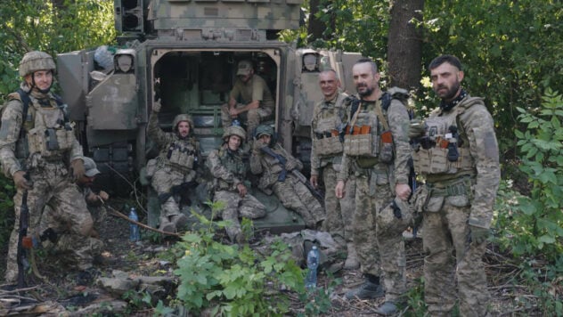 Figlia, ci hanno portato fuori! Gli abitanti di Robotino hanno salutato i soldati delle Forze Armate di L'Ucraina e la disoccupazione del villaggio in lacrime