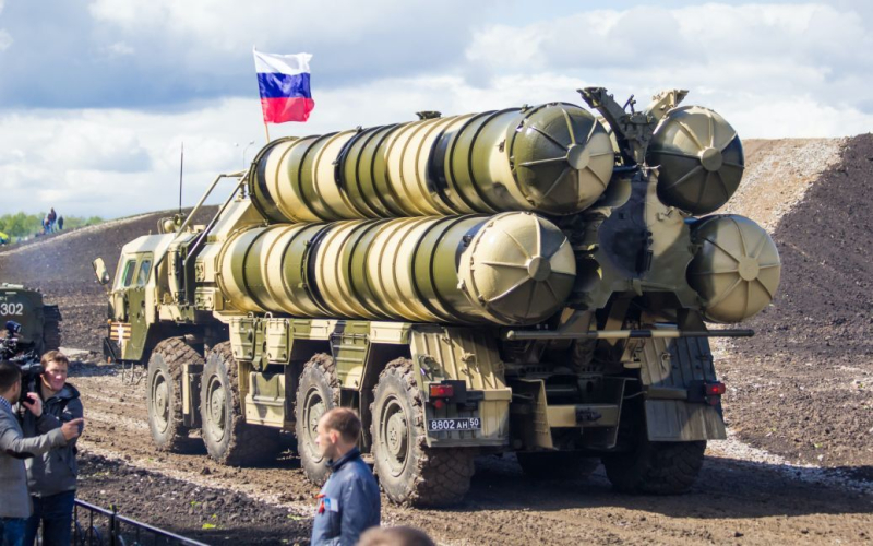 La Russia sta trasferendo armi nucleari alla Bielorussia — Duda