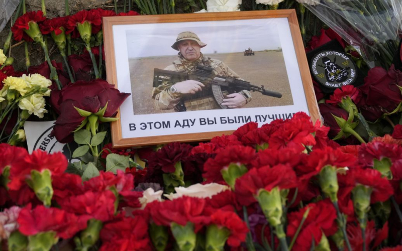 V Il Cremlino ha deciso se Putin verrà al funerale di Prigozhin