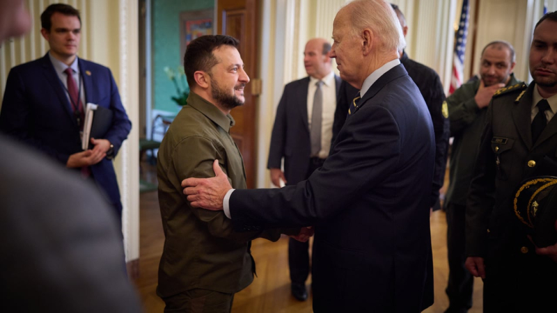 Esattamente ciò di cui hanno bisogno le forze armate ucraine: Zelenskyj ha chiamato negoziati con Biden produttivo