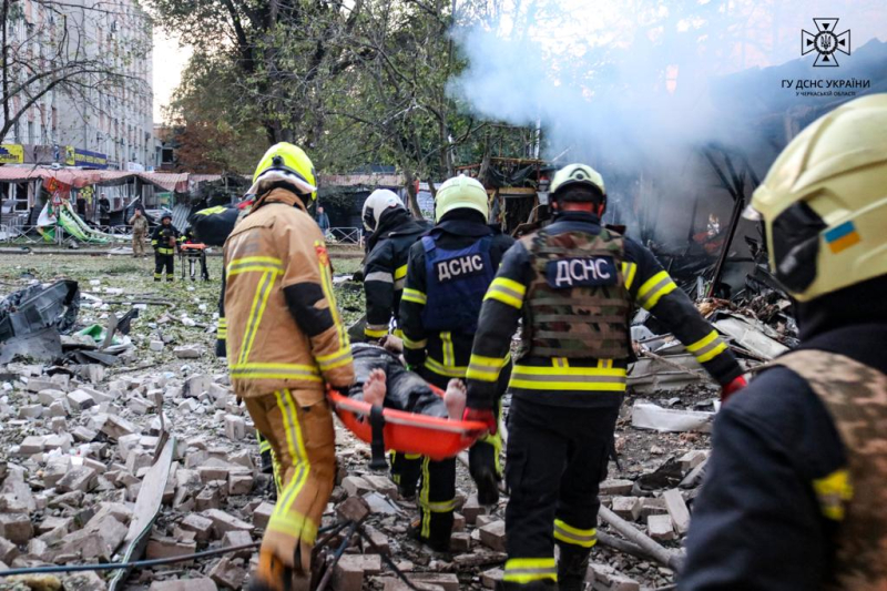 Un hotel, magazzini, edifici residenziali sono stati distrutti, persone sono rimaste ferite: la Federazione Russa ha lanciato 43 missili contro l'Ucraina di notte