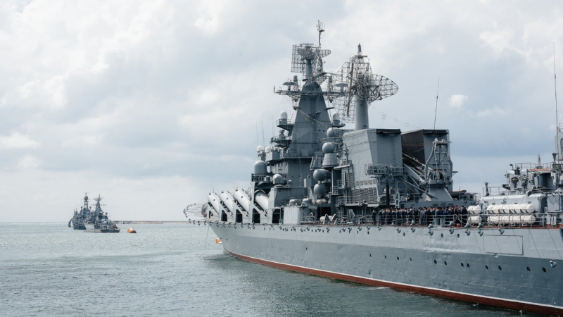 I russi vicino al canale di Kerch stanno nascondendo le loro navi tra navi civili - Gumenyuk