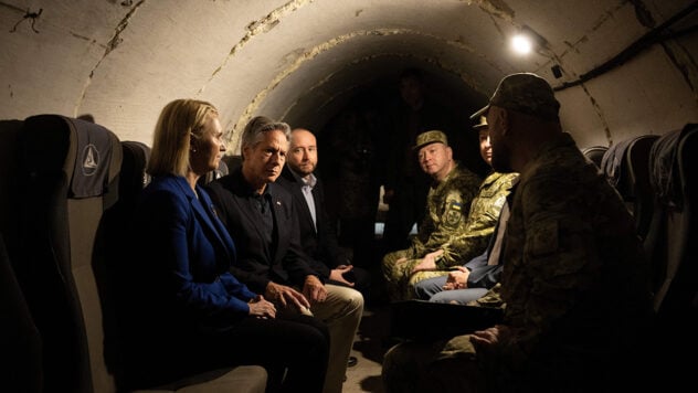 In un bunker e alla guida di un'auto blindata: Blinken ha visitato Yagodnoye e le guardie di frontiera vicino a Kiev