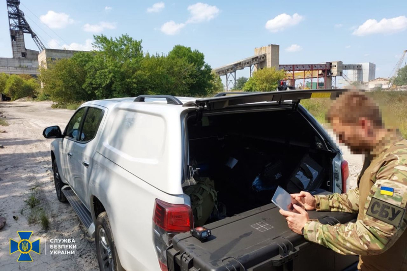 Centinaia di oggetti e migliaia di auto controllate: in Ucraina sono stati effettuati raid a causa delle minacce russe con una bomba 