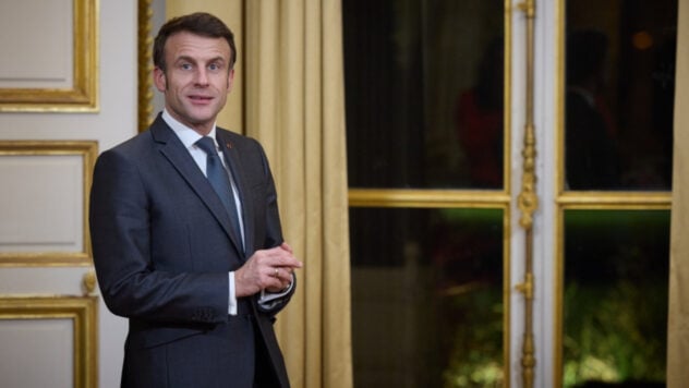 Non può esserci la bandiera russa: Macron ai Giochi di Parigi