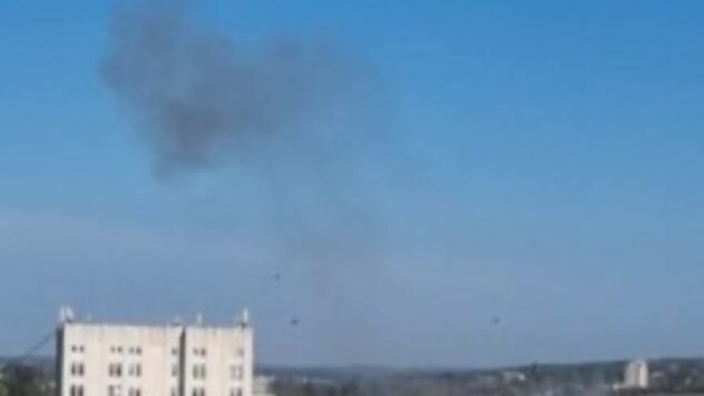 ”Congratulazioni” per il City Day: a Kursk un drone ha colpito l'edificio amministrativo