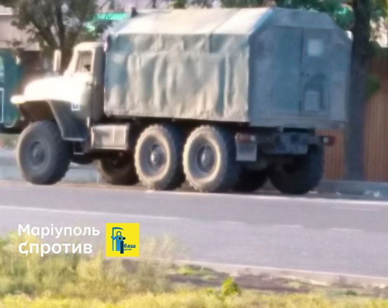 Gli occupanti continuano a costruire fortificazioni vicino a Mariupol, mascherando l'equipaggiamento di Andryushchenko