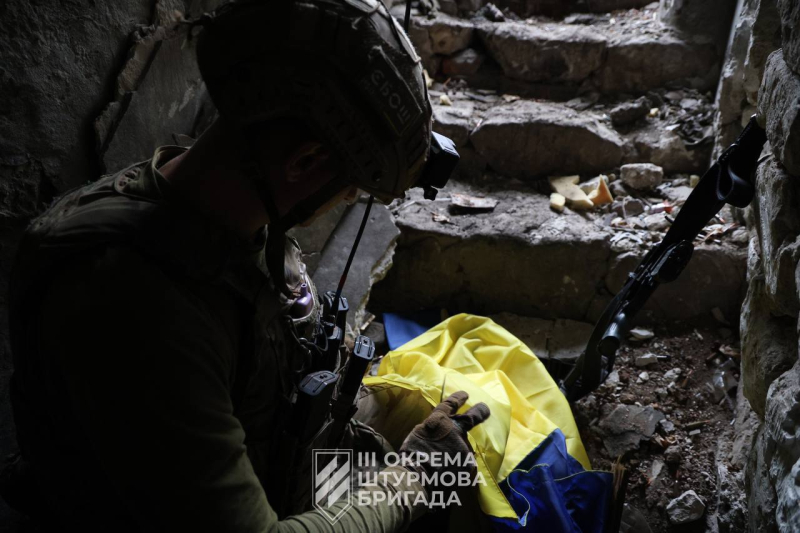 I soldati dell'AFU hanno alzato la bandiera dell'Ucraina sulla liberata Andreevka