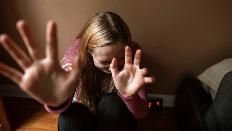 Nella regione di Odessa, una bambina di 10 anni è stata violentata dal suo parente