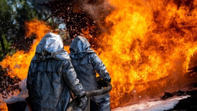 Lotta antincendio, rimozione delle macerie, eliminazione delle conseguenze degli attacchi: come i soccorritori ucraini rischiano la propria vita salvando altri 