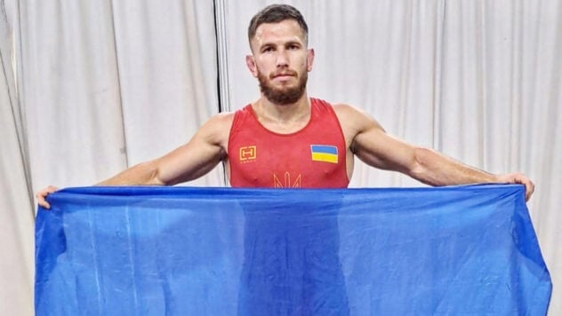 L'ucraino Filchakov ha vinto il bronzo al Campionato mondiale di wrestling e si è rifiutato di scattare una foto con un atleta di Federazione Russa