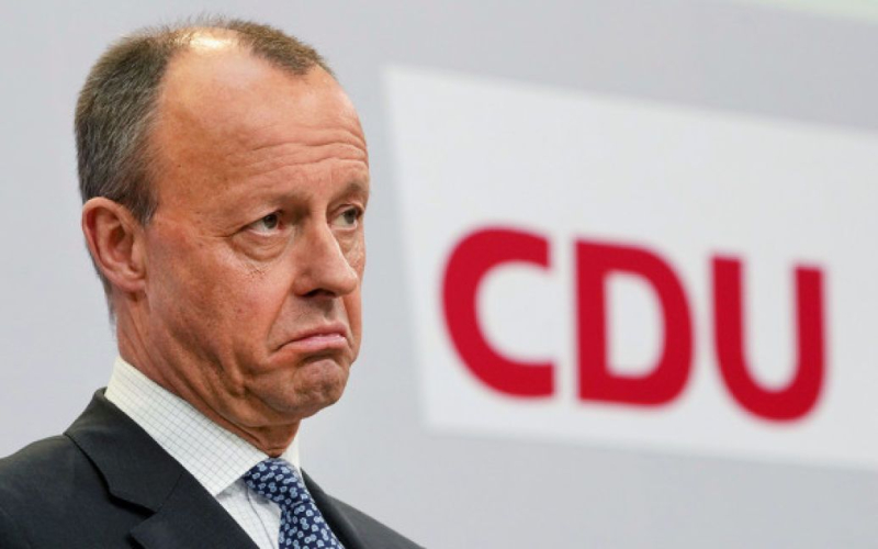 "Non viaggiano, ma si curano i denti!": il leader dell'opposizione tedesca ha rimproverato i rifugiati