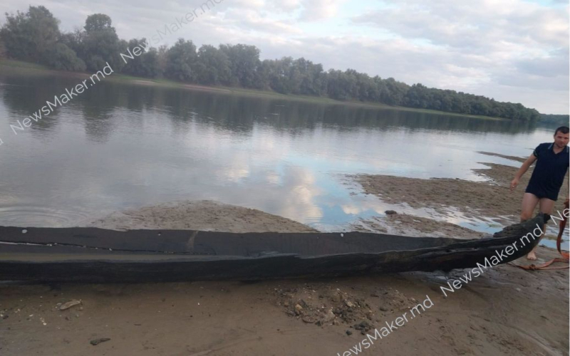 Nel Dniester, un uomo ha trovato un'antica barca vecchia fino a mille anni - foto