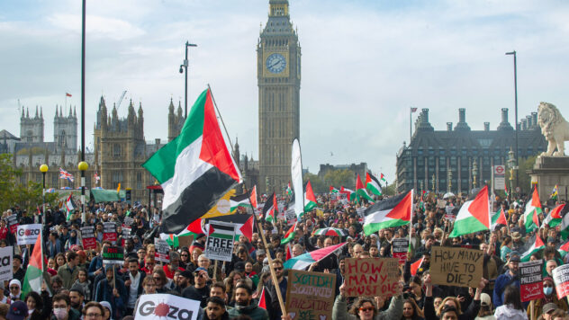 Quasi centomila persone hanno marciato a Londra a sostegno della Palestina