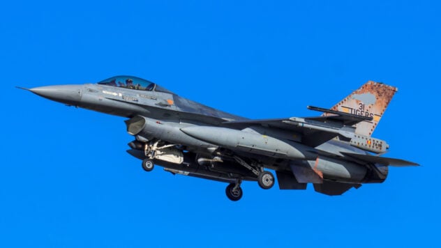 Il Belgio fornirà all'Ucraina caccia F-16 a partire dal 2025 - Capo del Ministero della Difesa 