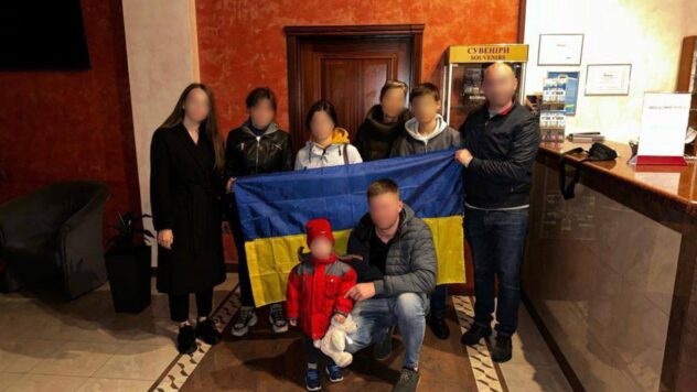 Una ragazza di 17 anni e tre ragazzi e altri quattro bambini sono stati rimpatriati in Ucraina
