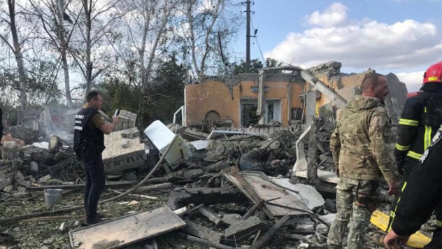 Si è svolto un funerale dopo la sepoltura di un combattente delle forze armate ucraine: durante l'attacco al villaggio di Groza, furono uccisi il figlio e la vedova di un militare