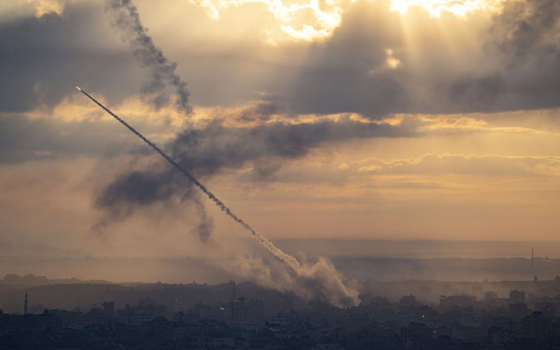 Israele è stato attaccato da razzi; le truppe palestinesi sono entrate nel paese (foto, video)