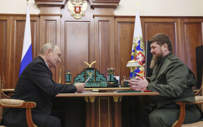 Per il tuo compleanno Putin ha ricevuto una sorpresa da Kadyrov