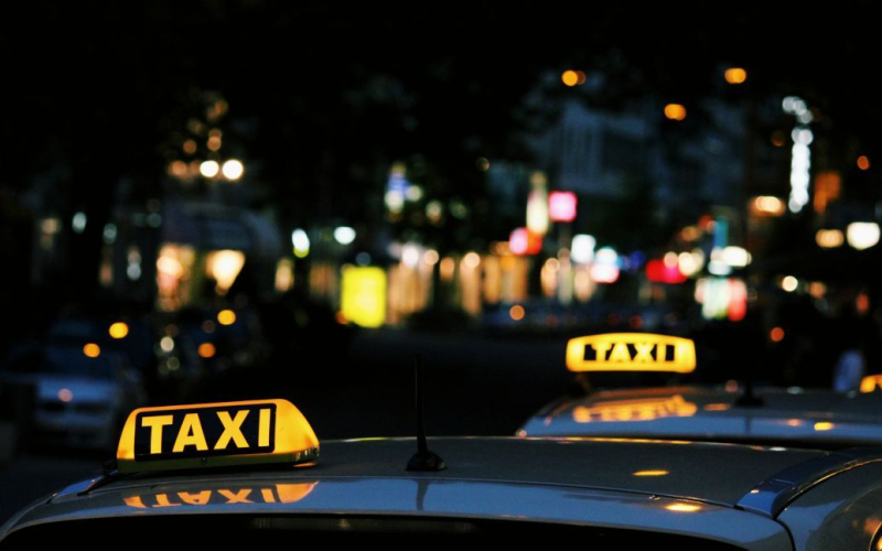 Un servizio taxi verrà controllato nei Paesi Bassi: sospettati di lavorare per l'FSB