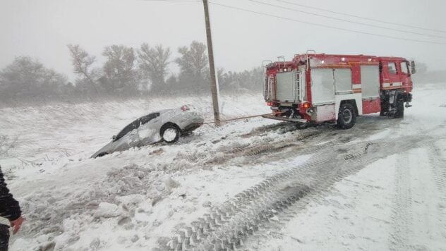 Villaggi senza energia, autostrade bloccate, centinaia di incidenti. Quanto maltempo imperversa in Ucraina 