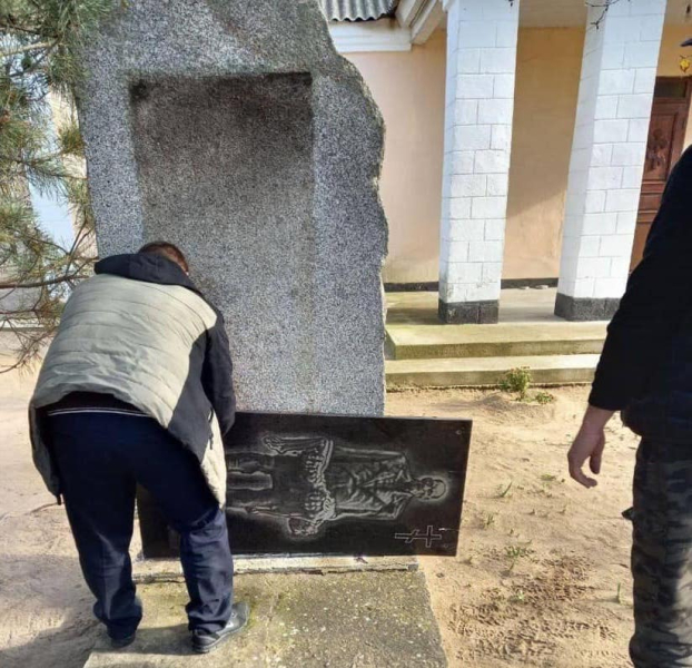 Nella regione di Kherson, gli invasori distrussero 14 monumenti alle vittime dell'Holodomor