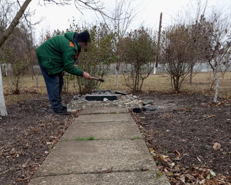 Nella regione di Kherson, gli invasori hanno distrutto 14 monumenti alle vittime dell'Holodomor