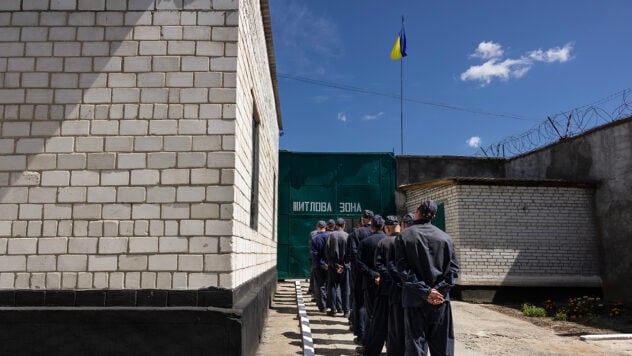 Inno al mattino, ritratti di Shevchenko e Bandera: come l'Ucraina “rieduca” prigionieri di guerra della Federazione Russa