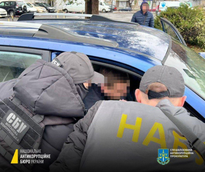 Colto in flagrante: un imprenditore ha cercato di corrompere il comandante dell'OSUV di Odessa