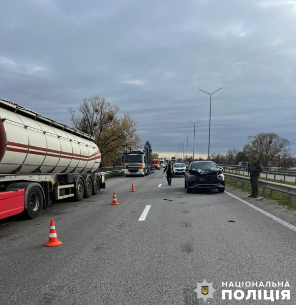 Vicino a Zhytomyr, un deputato del popolo a bordo di una Mercedes ha investito a morte una ragazza di 18 anni