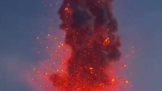 Filmati impressionanti. L'Etna ha iniziato a eruttare in Sicilia