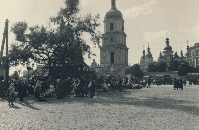 Giorno della liberazione di Kiev: fotografie d'archivio della capitale distrutta