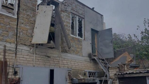 I russi hanno colpito Kherson in mattinata: morto un uomo di 68 anni
