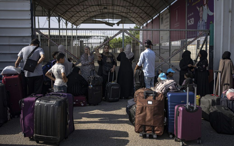 I primi stranieri hanno lasciato la Striscia di Gaza attraverso il checkpoint di Rafah: cosa si sa