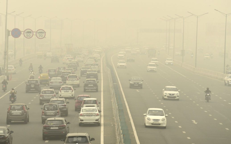 La capitale di L'India era coperta di nebbia tossica: cosa sta succedendo (foto)