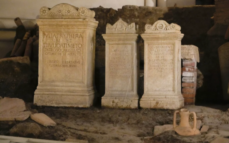 Per il primo tempo in Vaticano ha aperto l'antica Città romana dei Morti (foto)