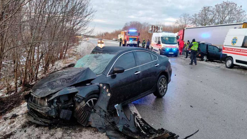  Incidente su larga scala vicino al Dnepr: sei auto si sono scontrate, ci sono stati feriti