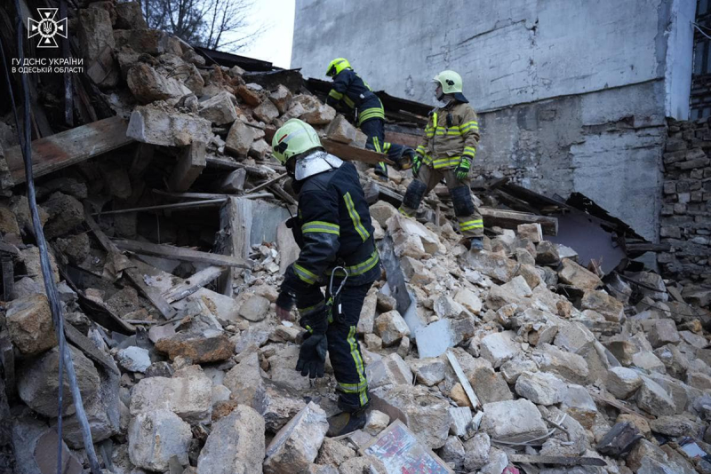 Dal terzo al primo piano: una casa crollata nel centro di Odessa, nel centro della città