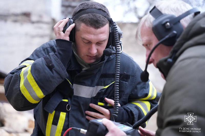 Dal terzo al primo piano: una casa è crollata nel centro di Odessa nel centro della città 