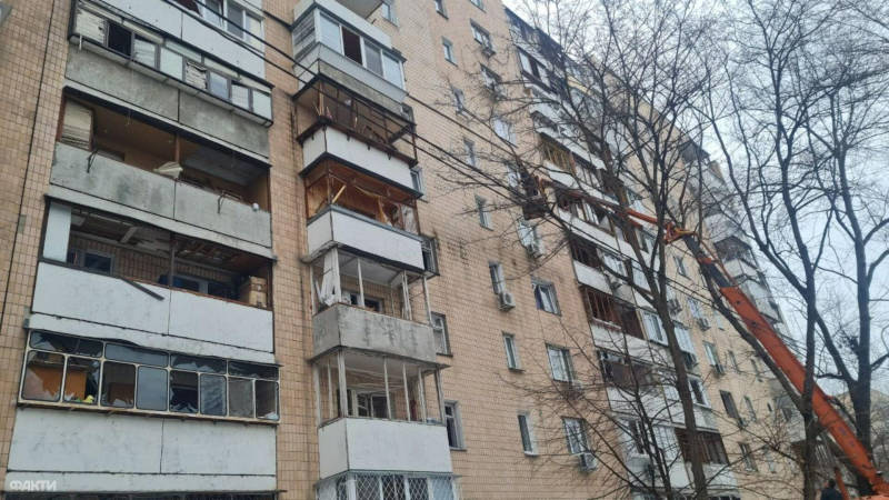 Attacco balistico a Kiev: che aspetto hanno una casa e un asilo distrutti