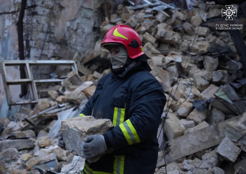 Dal terzo al primo piano: una casa crollata nel centro di Odessa nel centro della città