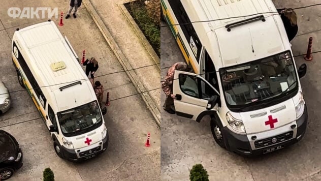 A Odessa, persone in uniforme militare hanno cercato di spingere un uomo in un'ambulanza: cosa dicono nel TCC