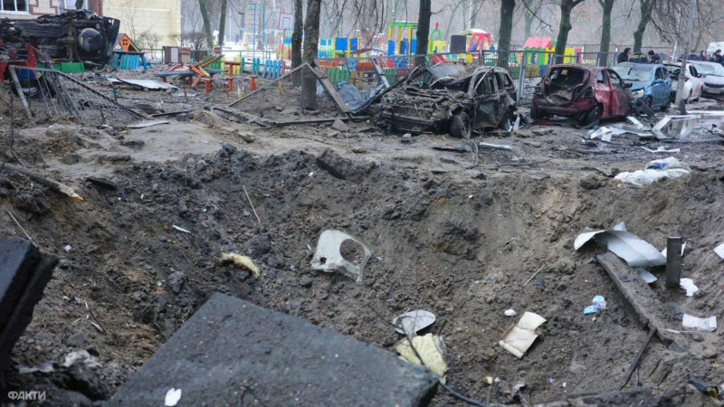 Attacco balistico su Kiev: che aspetto hanno una casa e un asilo distrutti